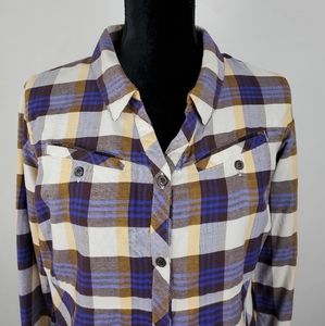 Columbia Sportswear 💕  Stylish shirt . Size M.